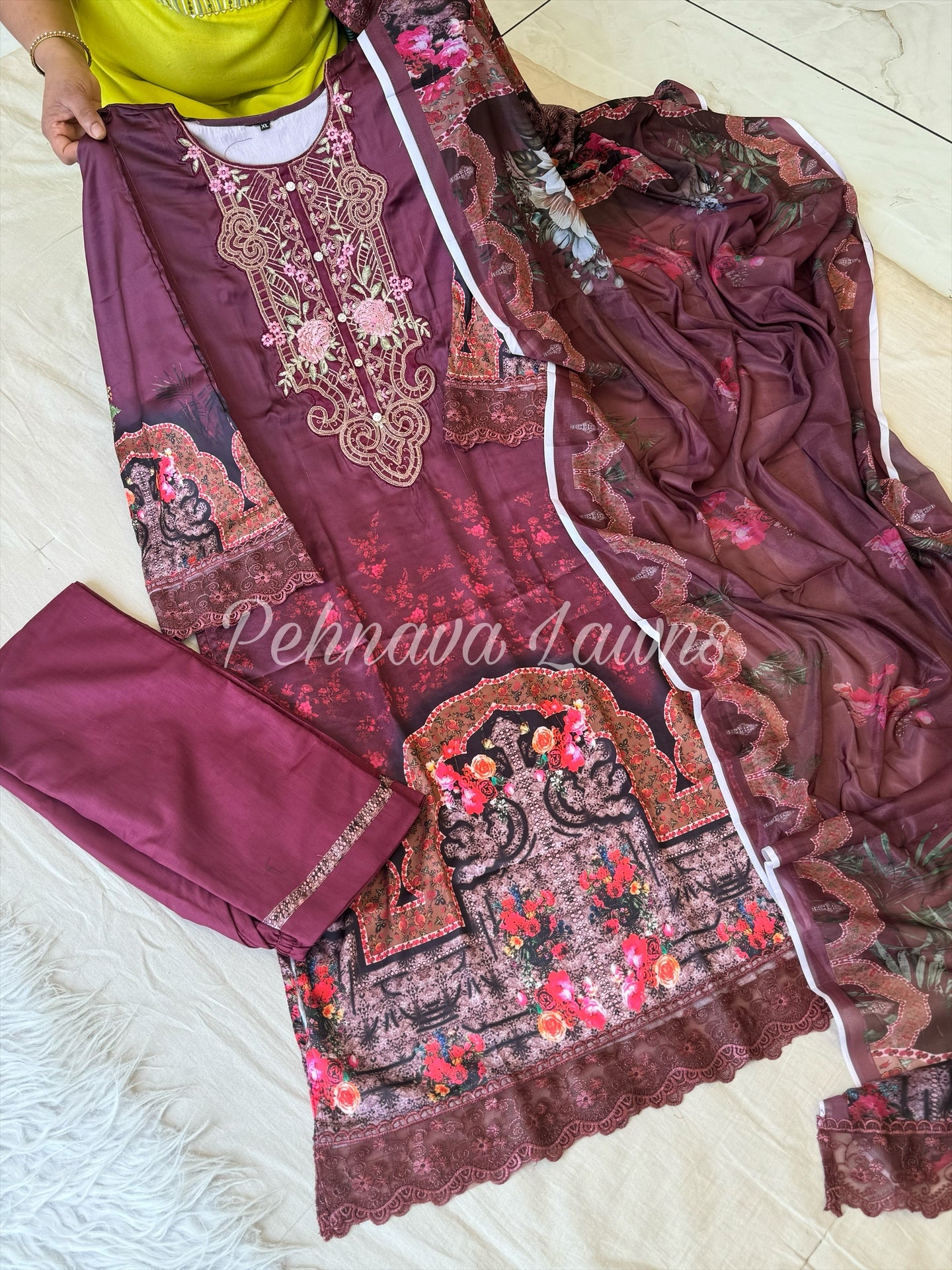 Printed casual suit in soft satin-maroon