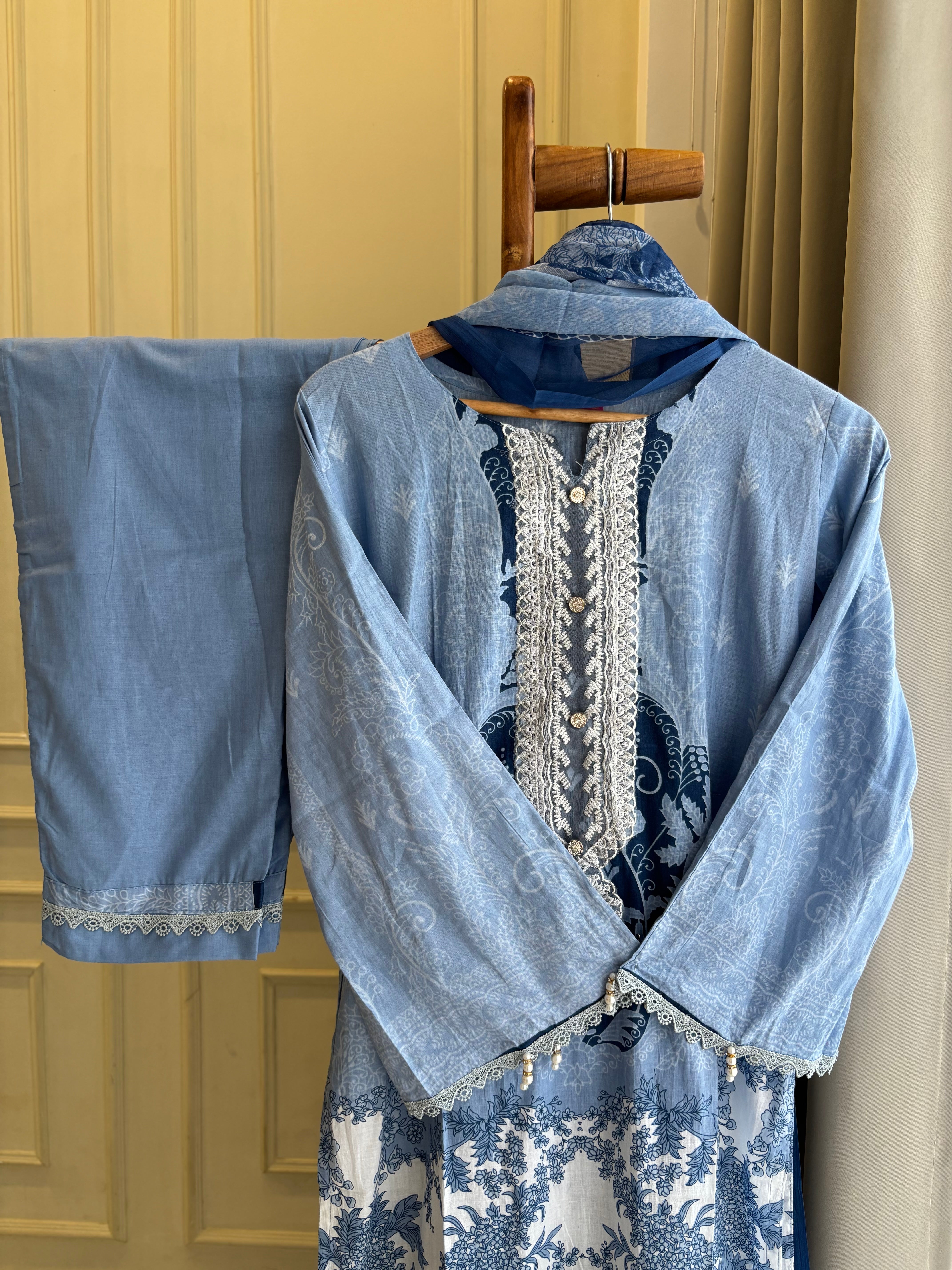 Blue&White Embellished Floral Suit