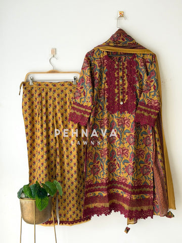 Lace Trimmed Printed Suit Set