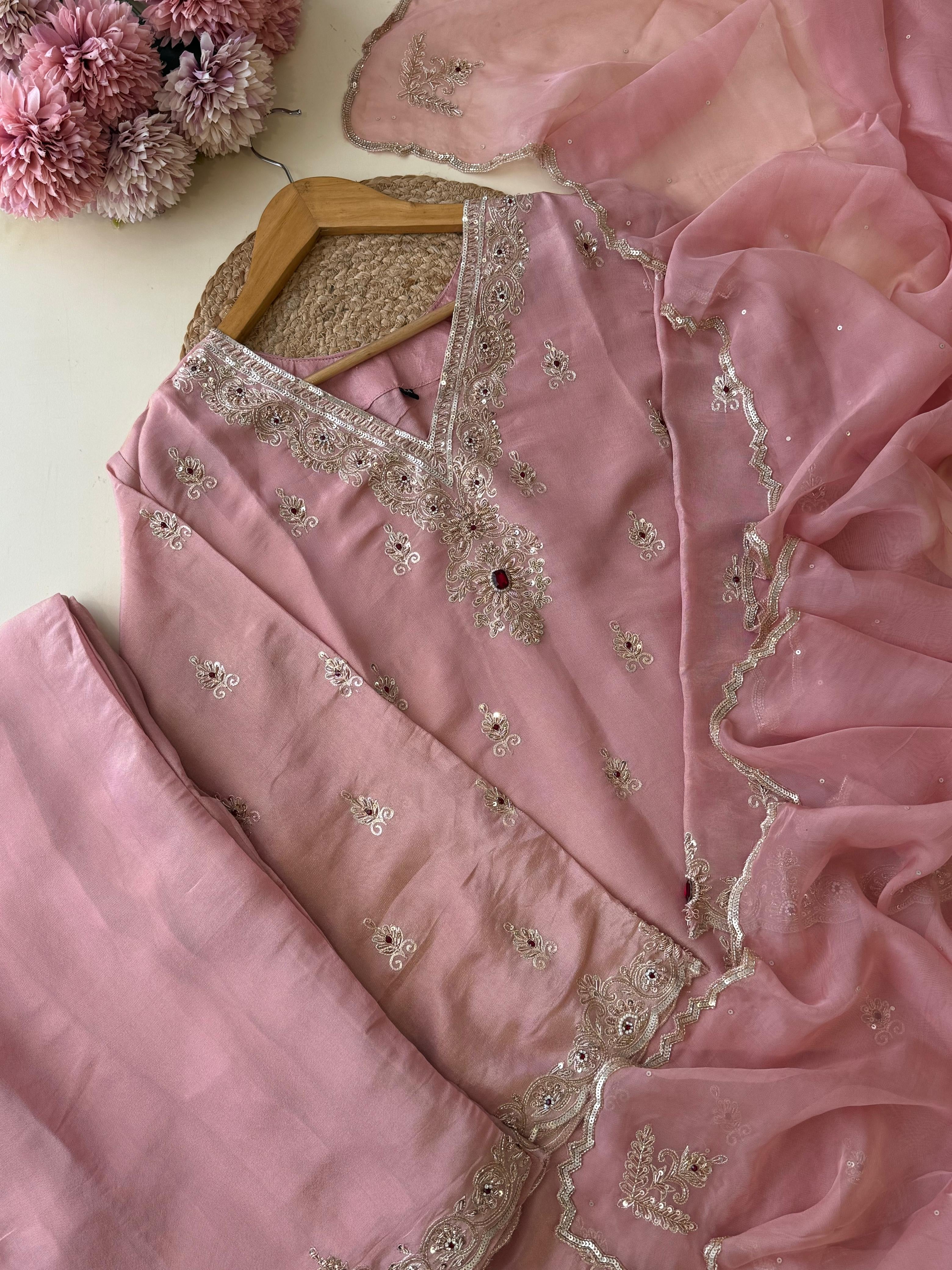 Tissue hand detailed suit with organza scalloped dupatta8909