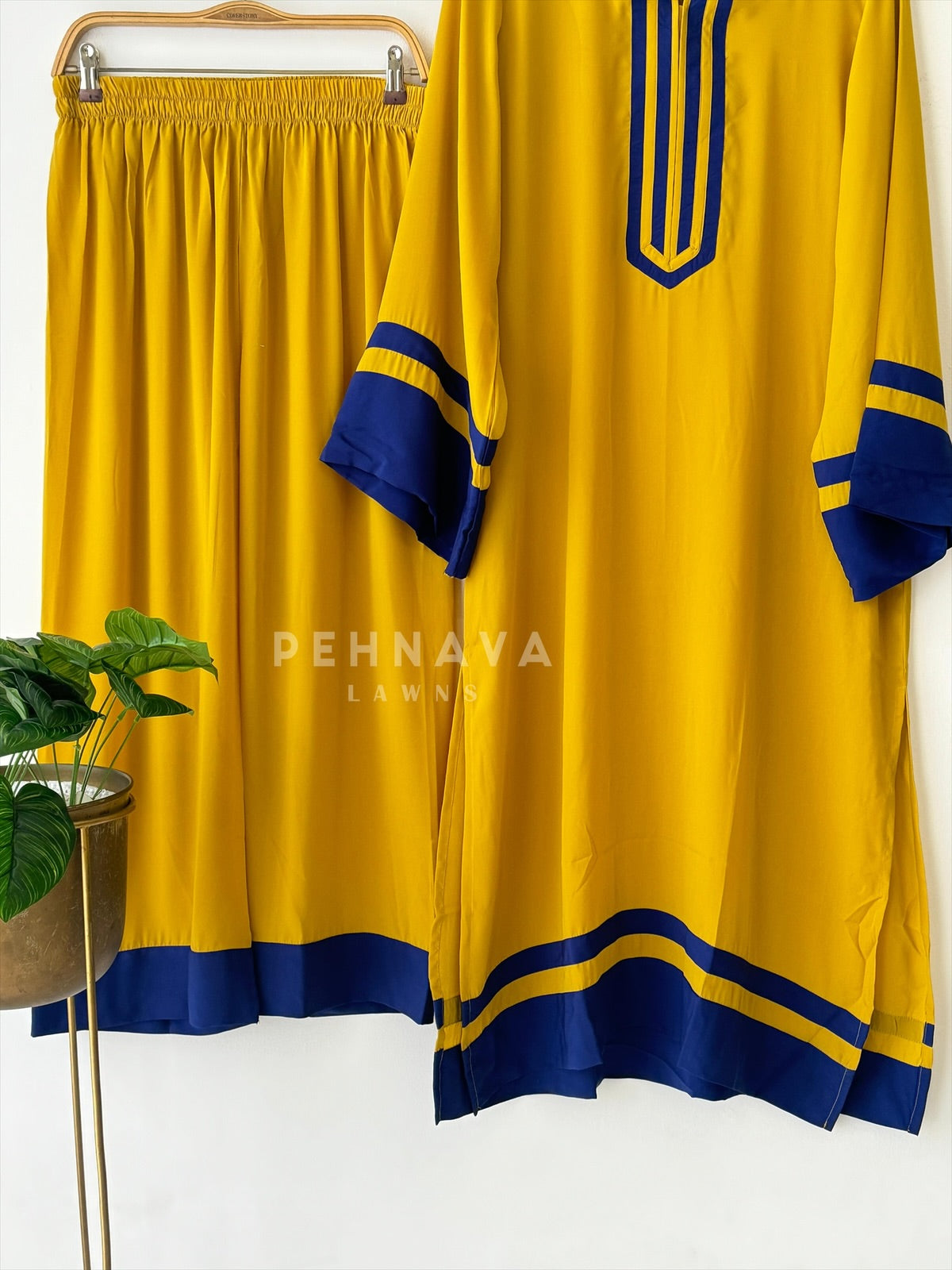 Minimal Border Suit Set 7098