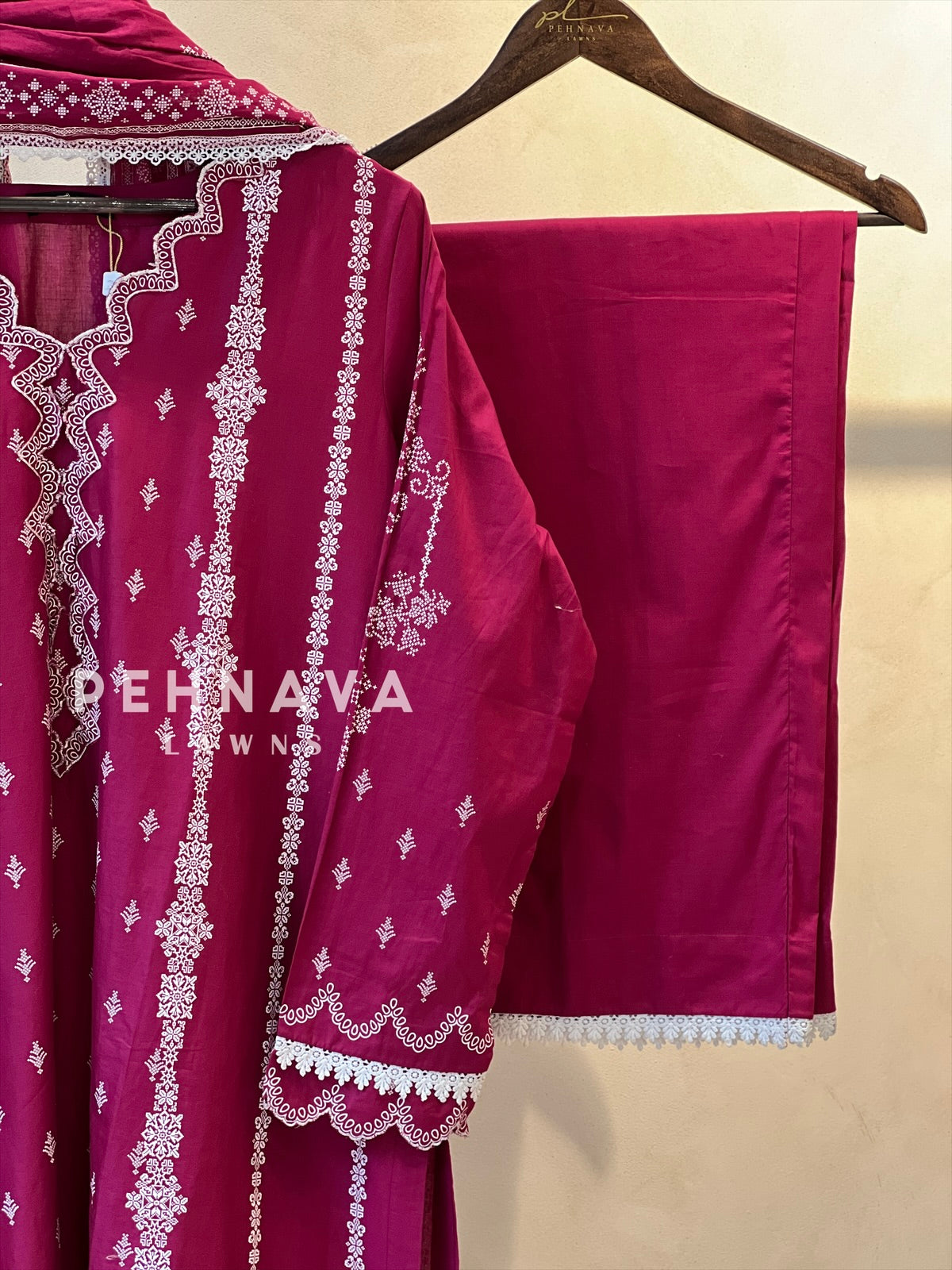 Luxurious trendy pure lawn