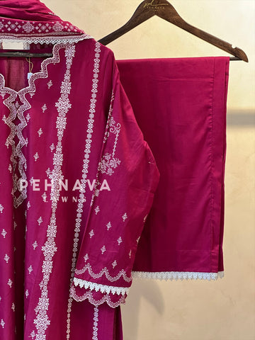 Luxurious trendy pure lawn