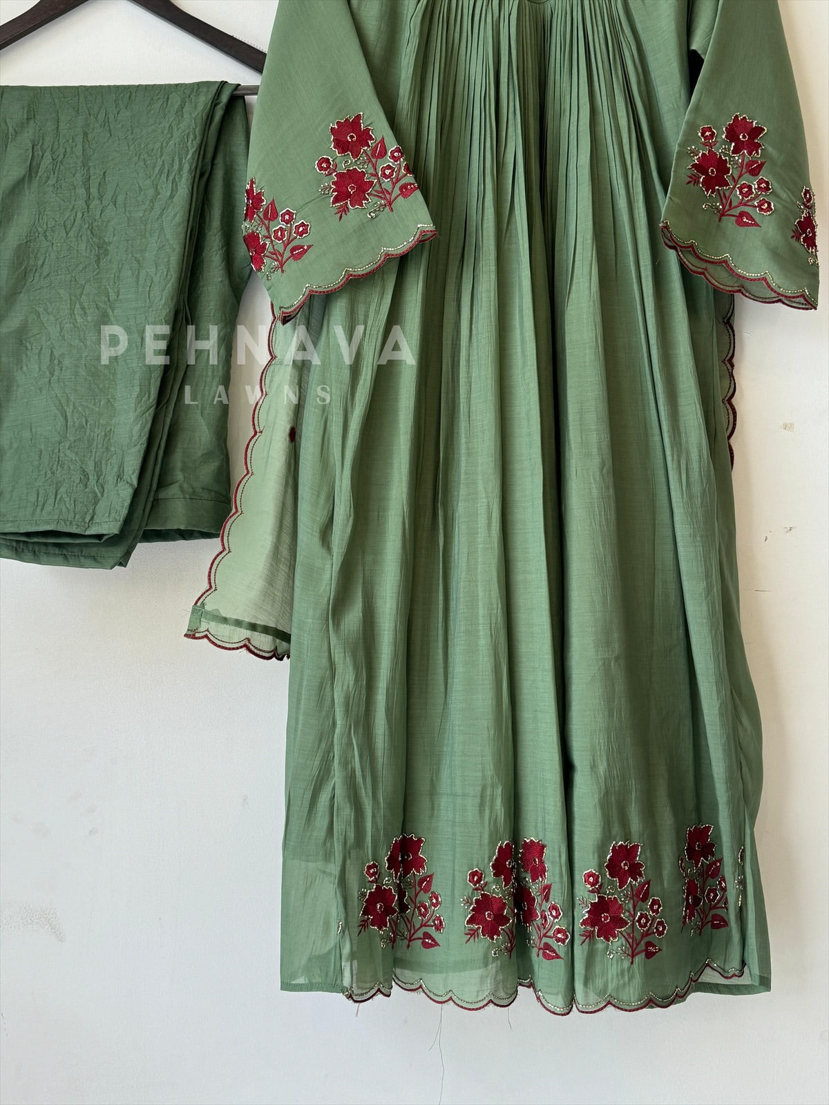 Handworked pleated suit [6-8 Days Dispatching Time] - Pehnava Lawns