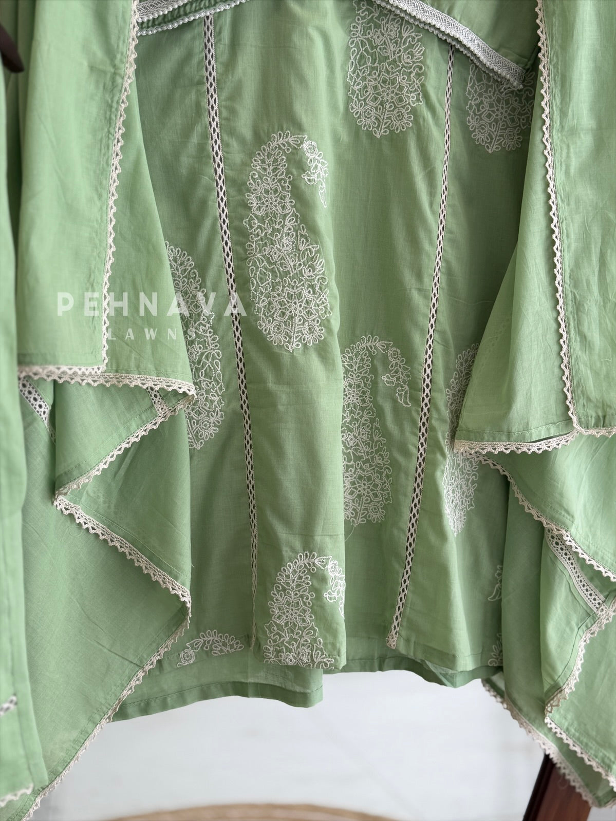 Mulcotton Embroidered Suit B106