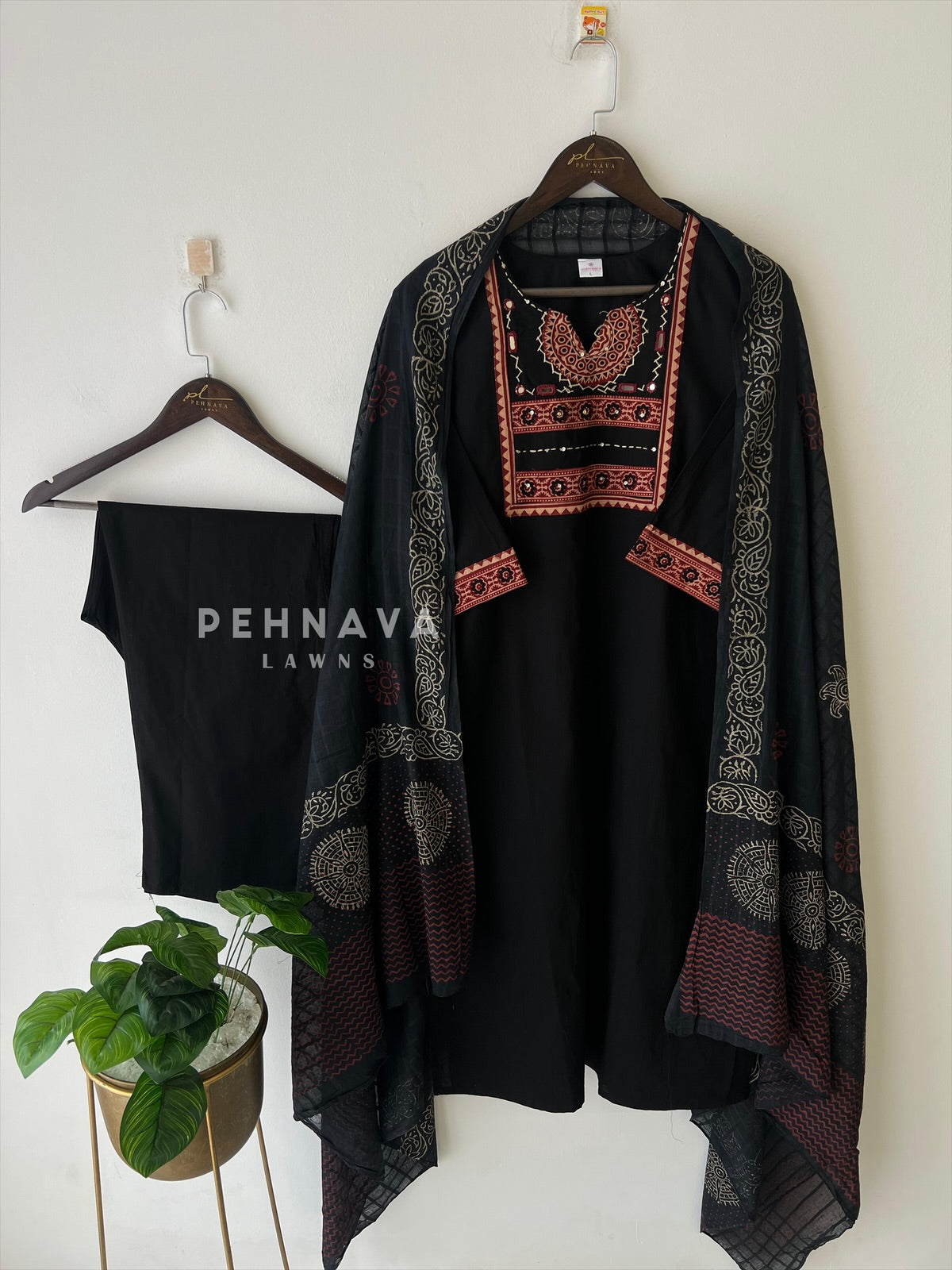 Classic Print Cotton Suit-15767 - Pehnava Lawns