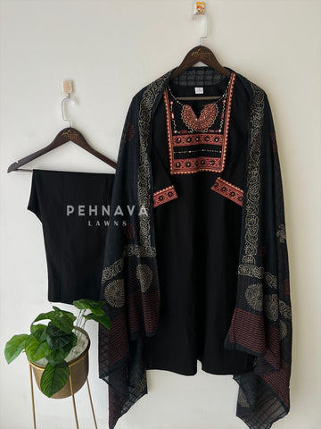 Classic Print Cotton Suit-15767 - Pehnava Lawns
