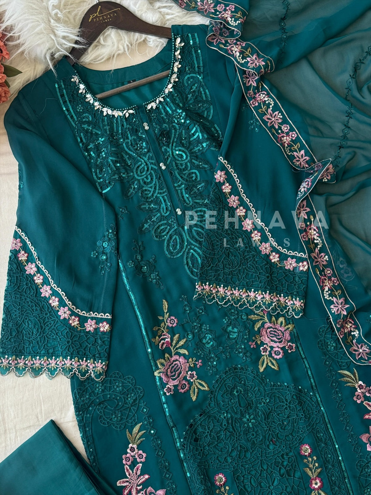 Classic Floral Embroidery Set-5560