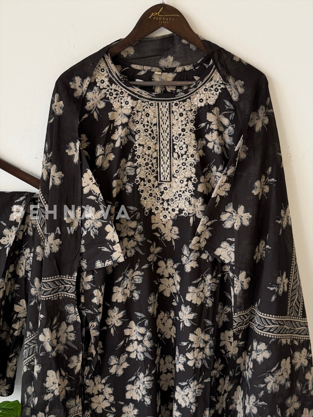 Floral Embroidery Suit Set-18233