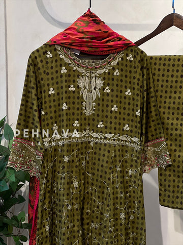 Luxurious trendy pure lawn