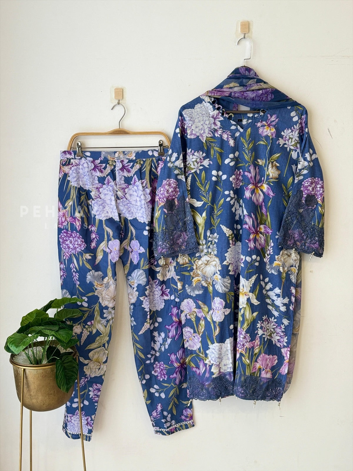 Floral Printed Lawn Suit with Printed Dupatta-Chiffon 1414 - Pehnava Lawns
