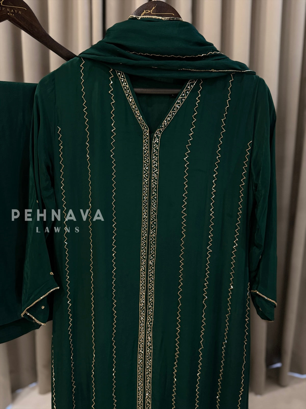 Premium Crepe Zigzag Ensemble - Pehnava Lawns