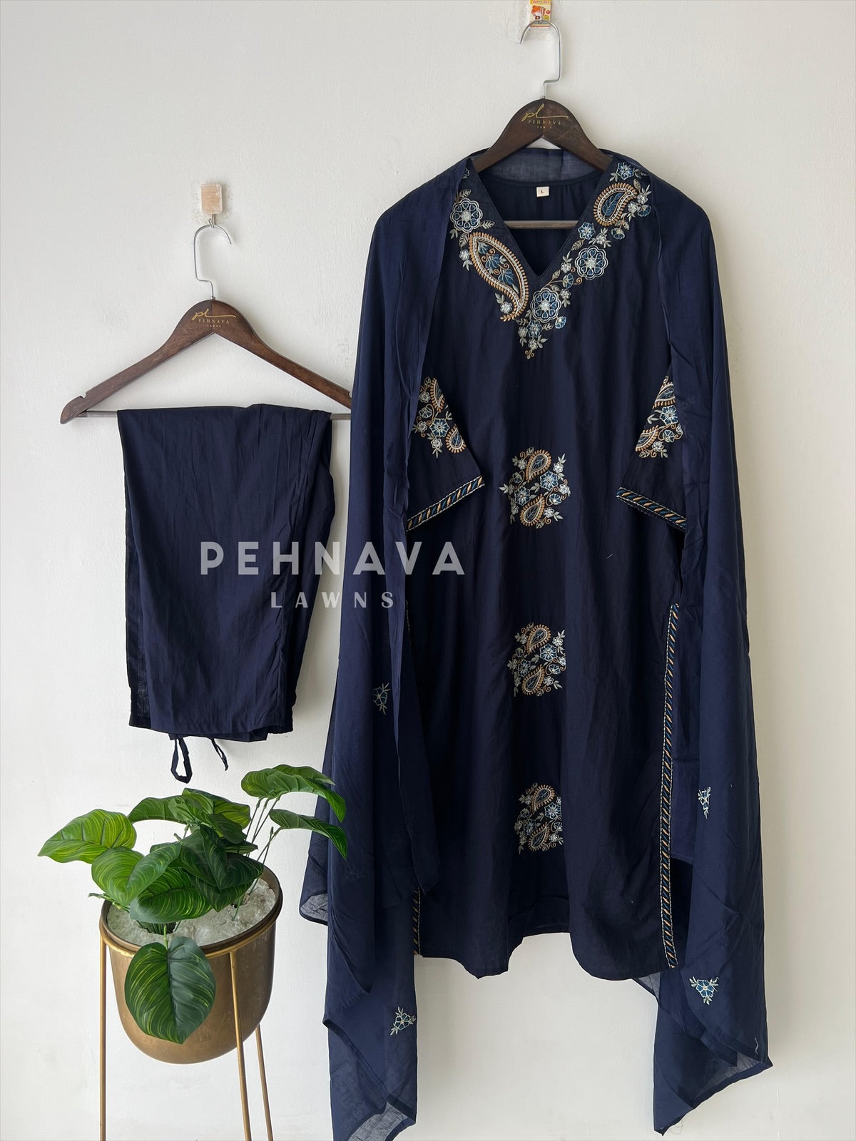 Paisley Embroidery Suit-4179 - Pehnava Lawns