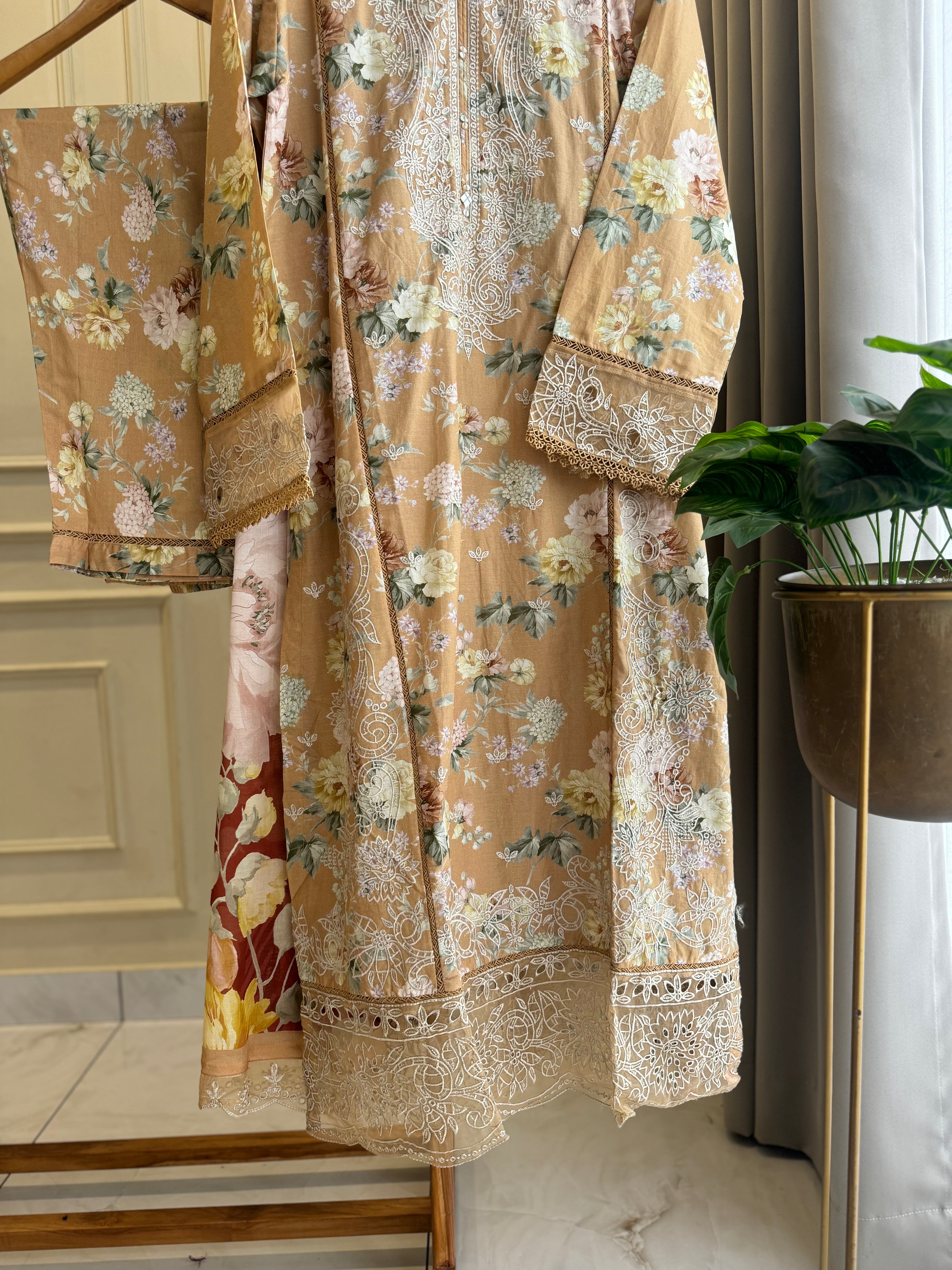 Premium Hand Embroidery Lawn Suit-10