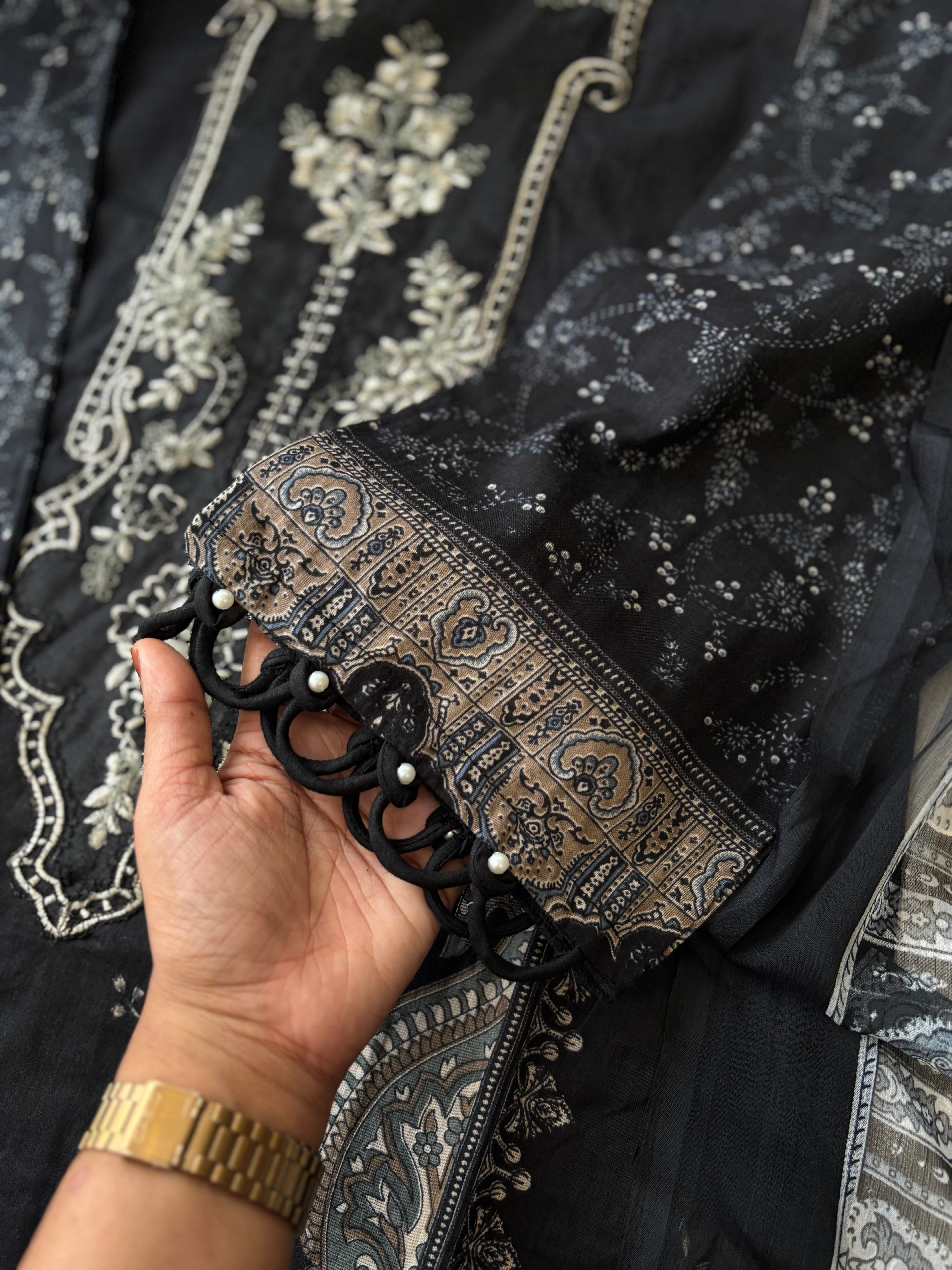 New Ready to wear Pakistani Embroidered Suit - Pehnava Lawns
