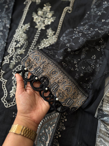 New Ready to wear Pakistani Embroidered Suit - Pehnava Lawns