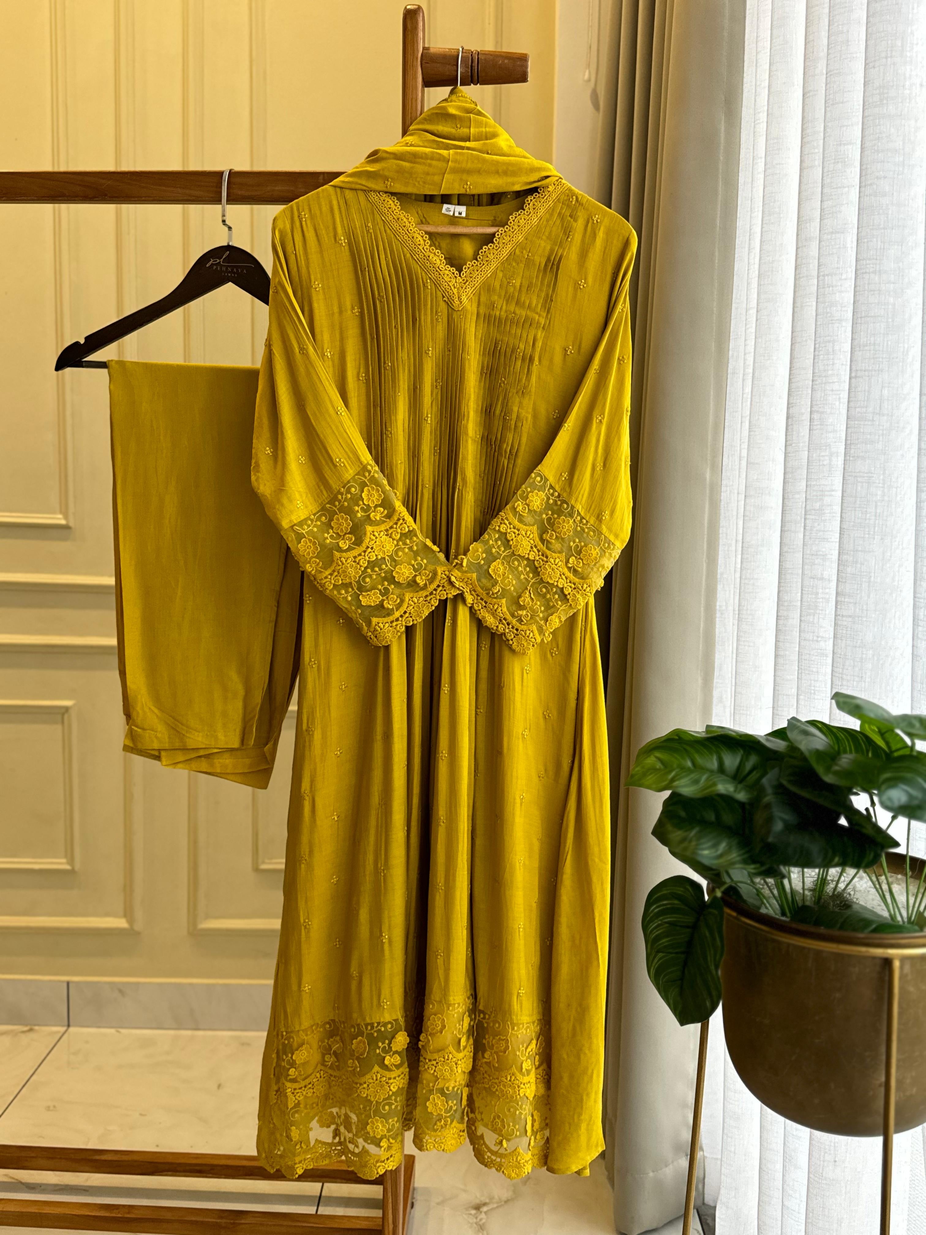 Muslin silk pleated A-line suit