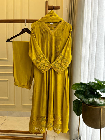 Muslin silk pleated A-line suit