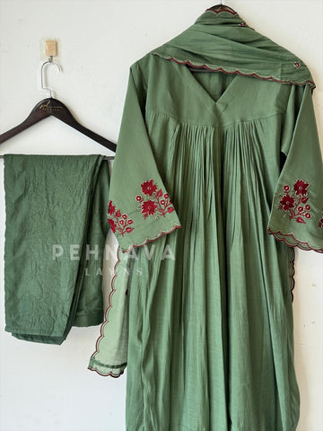 Handworked pleated suit [6-8 Days Dispatching Time] - Pehnava Lawns