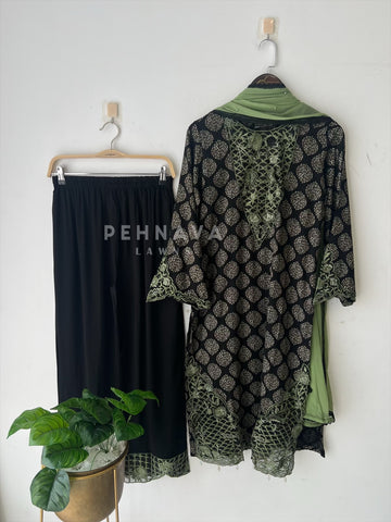 New Floral Embroidery Kurtha Suit Set LRC 182