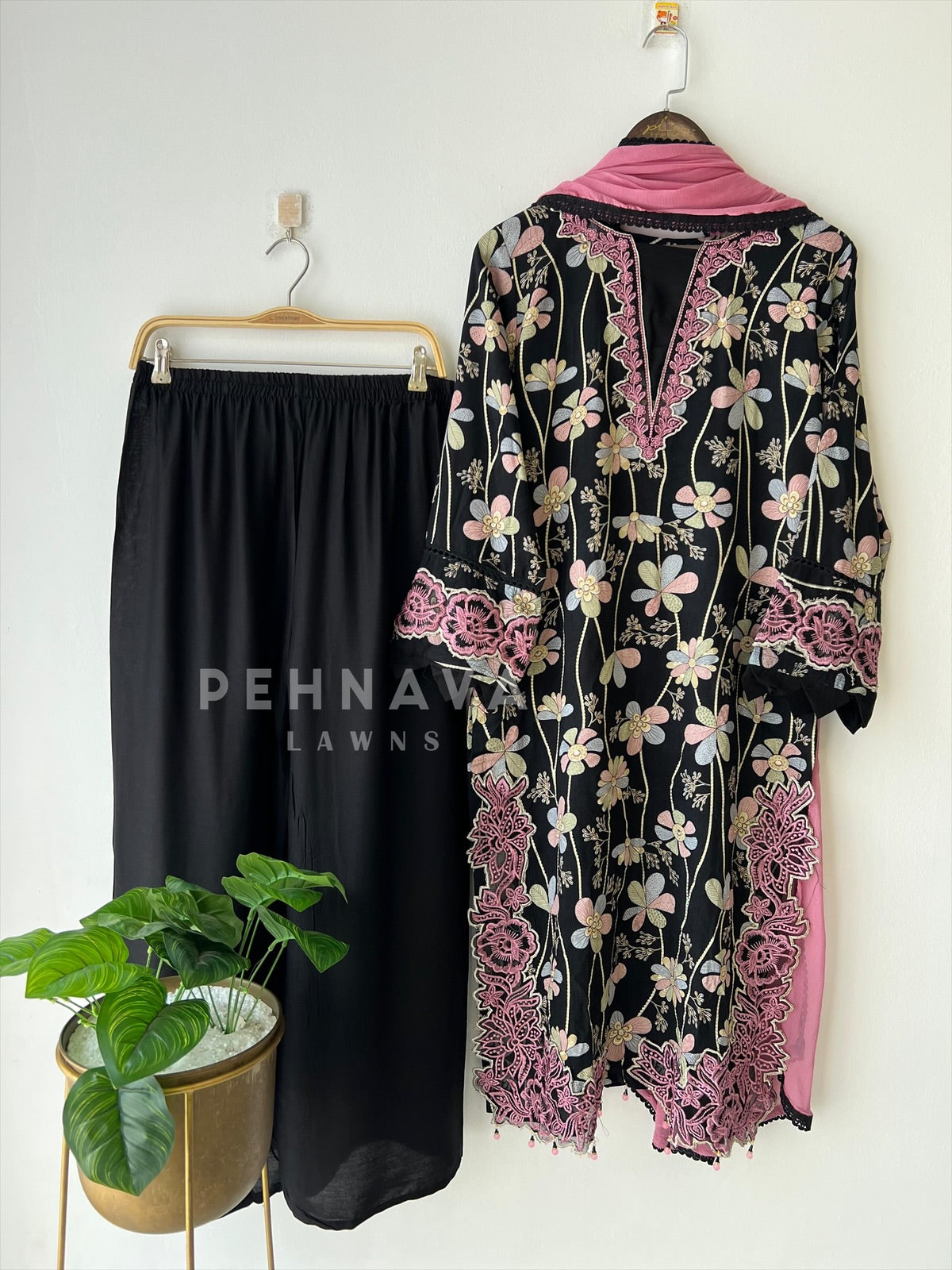 New Floral Embroidery Kurtha Suit