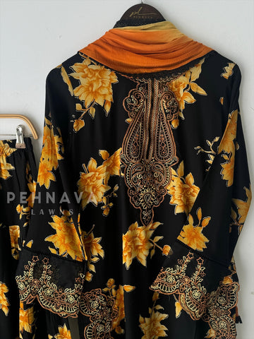 New Floral Embroidery Kurtha Suit Set-268 - Pehnava Lawns
