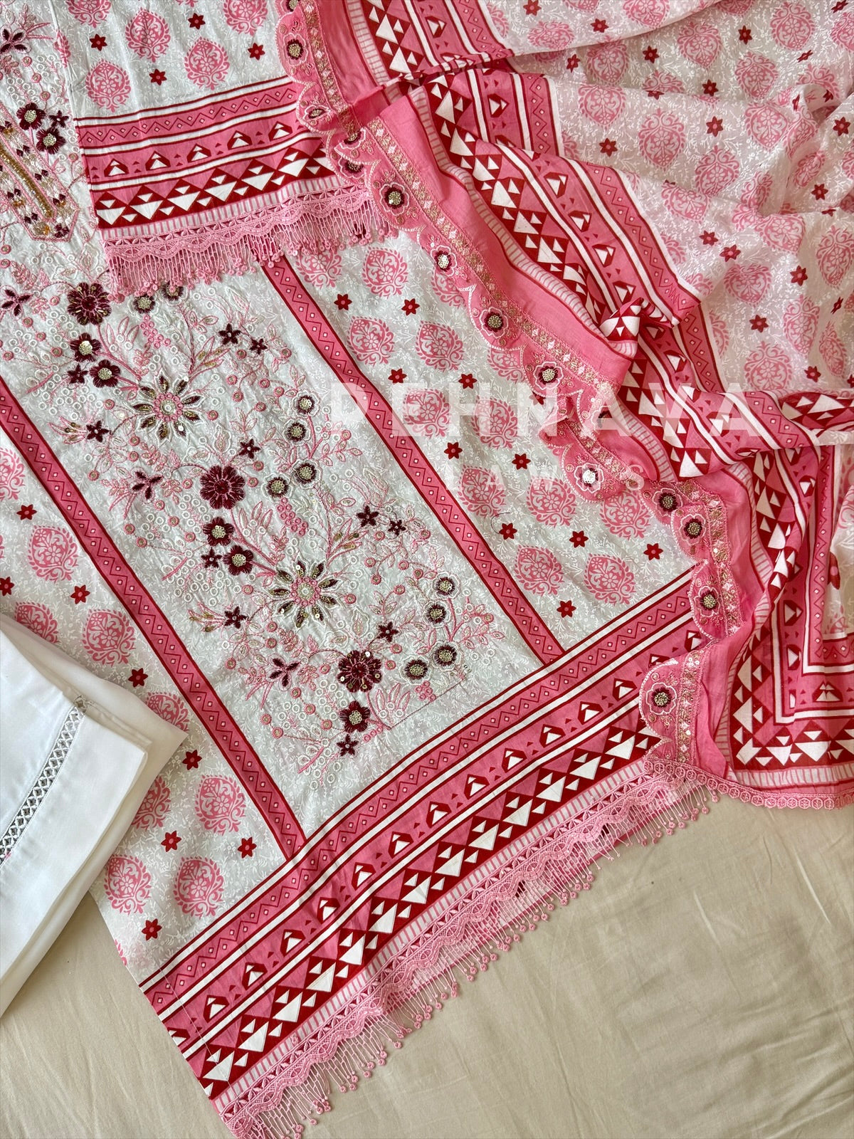 Signature Embroidered lawn Unstitched Suit 3649