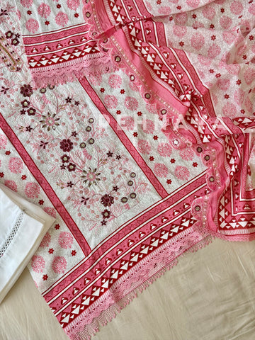 Signature Embroidered lawn Unstitched Suit 3649