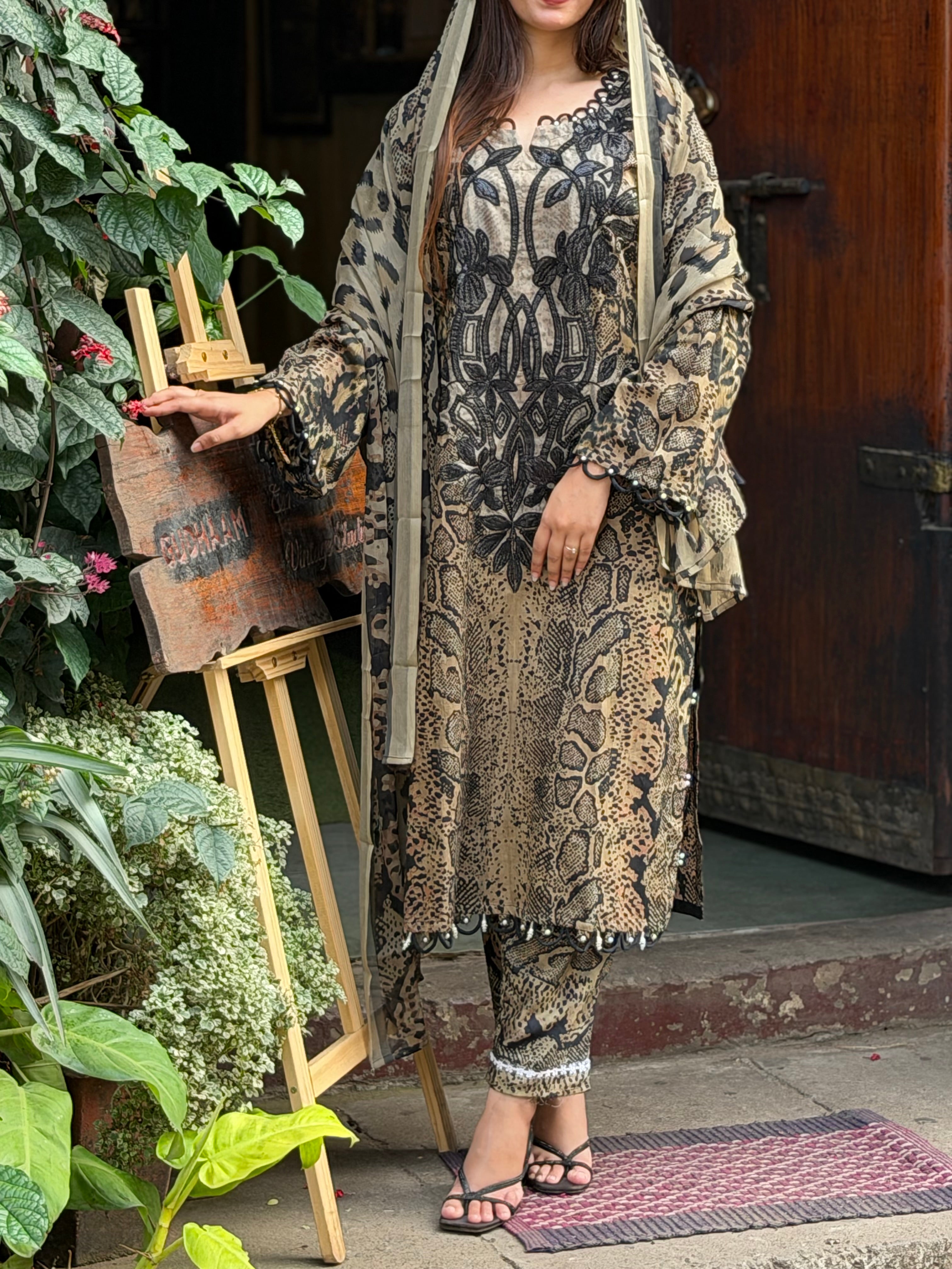 Floral Printed Ethnic Pak-Suit Ft. Chiffon/Cotton Dupatta-224 - Pehnava Lawns