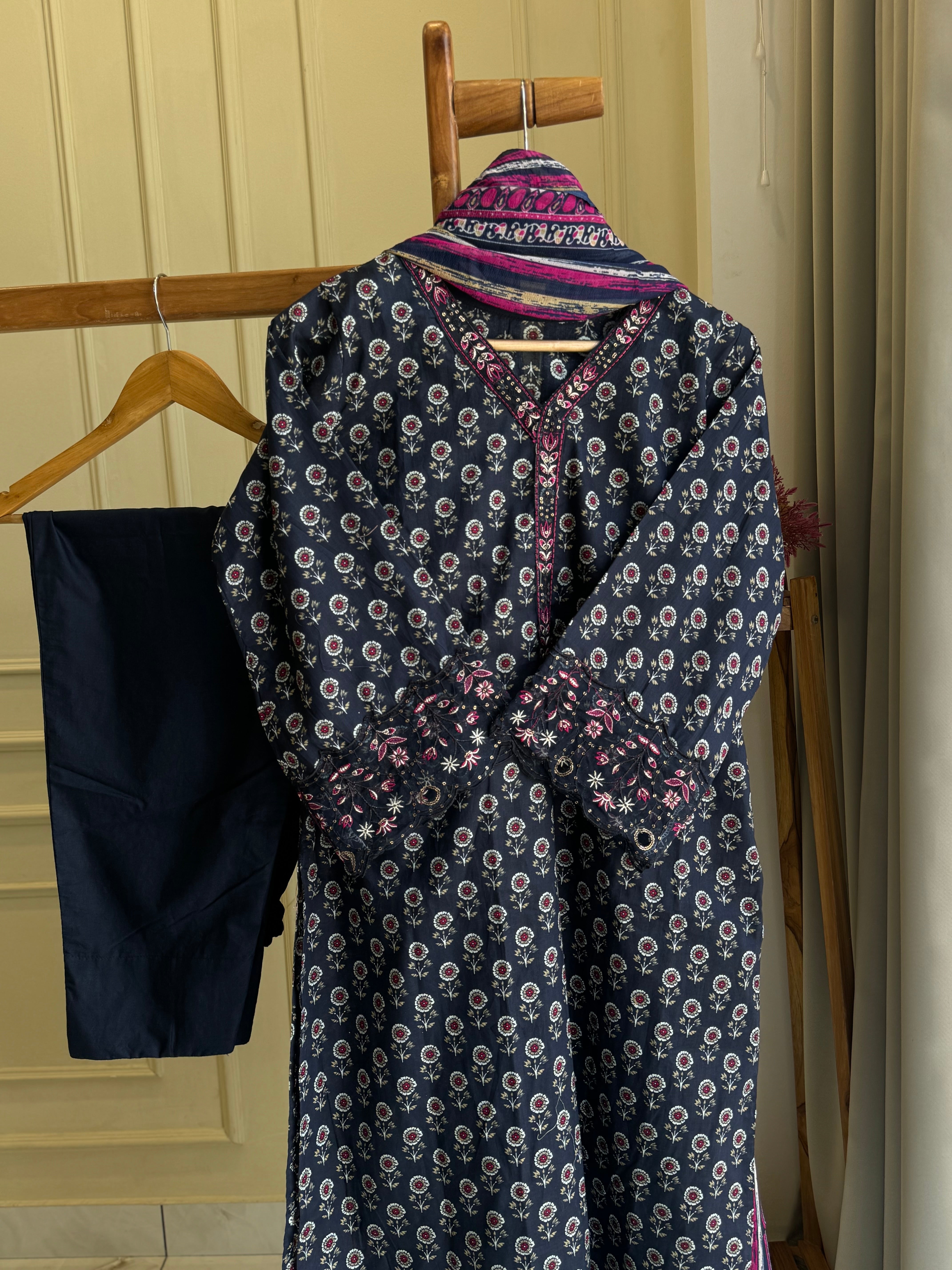 Modern Cutwork Suit-1001
