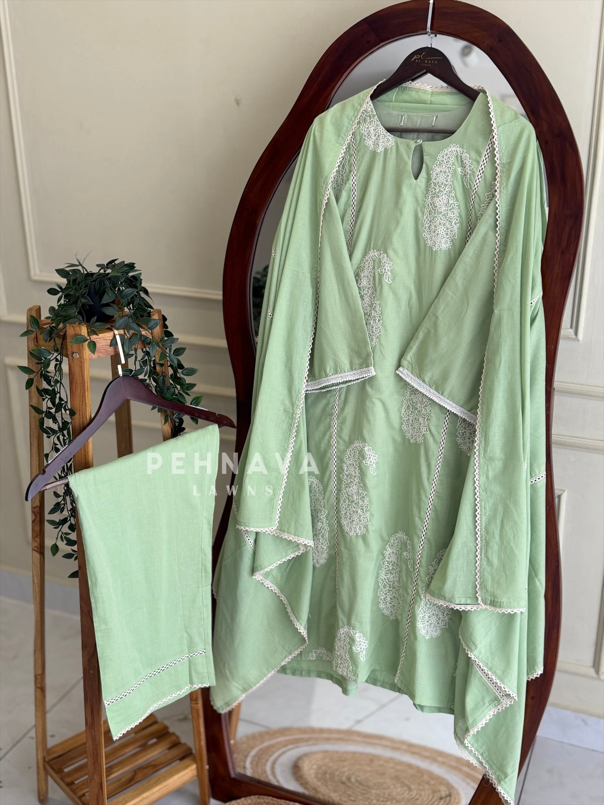 Mulcotton Embroidered Suit B106