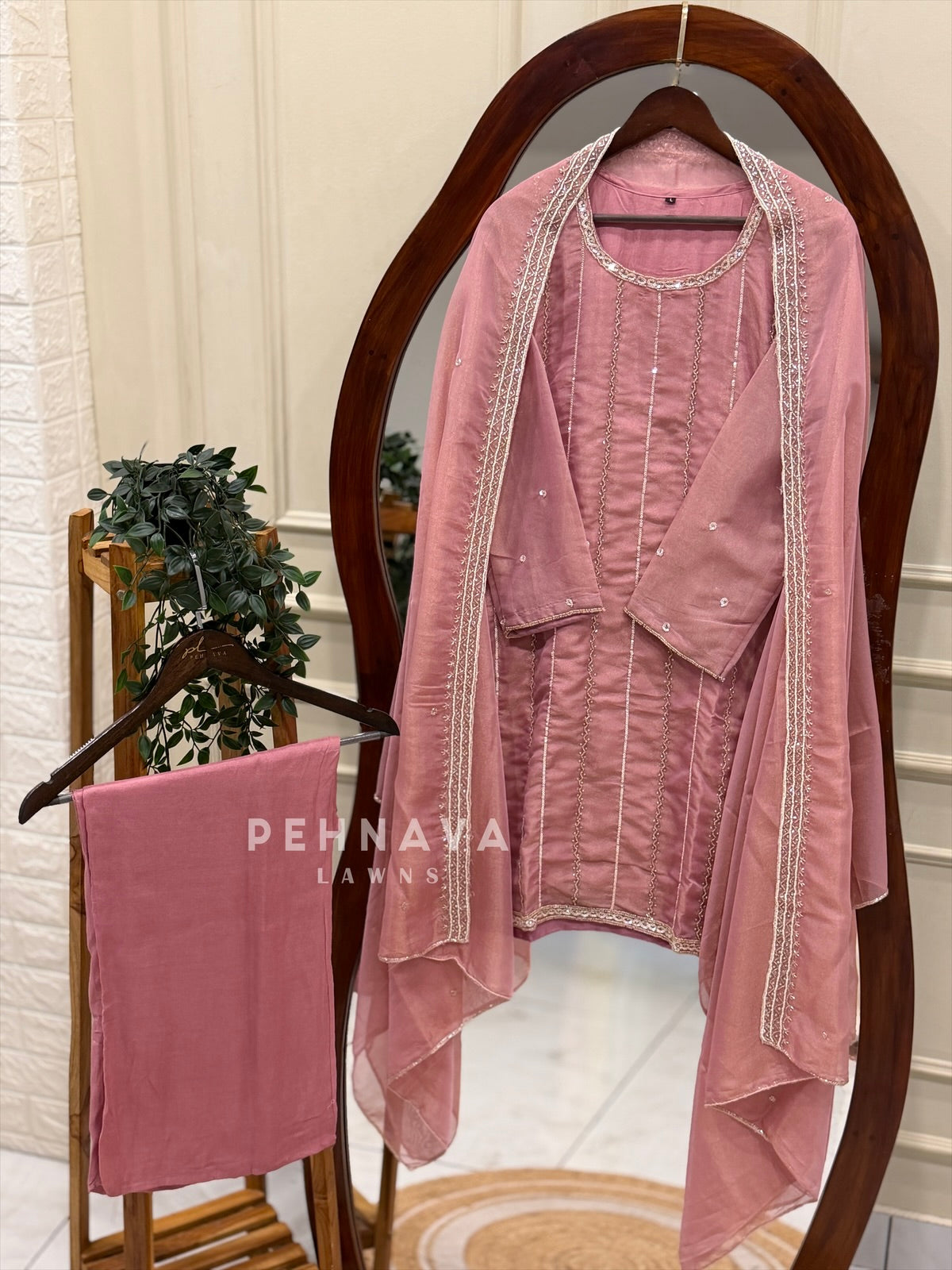 Tissue Handworked Stitched Suit-322