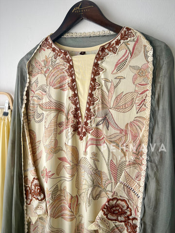New Floral Embroidery Kurtha Suit