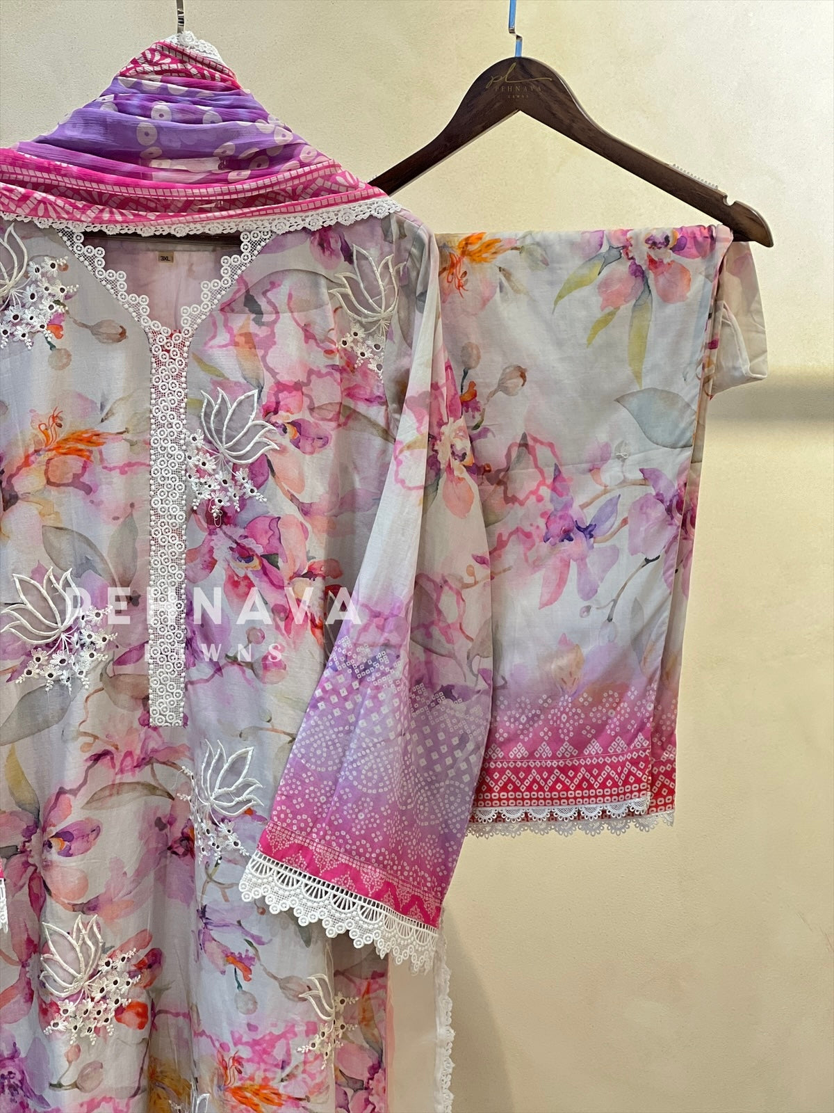 Luxurious trendy pure lawn