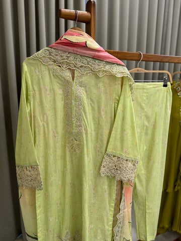 Signature Lawn Suit Featuring Lace Detailings-8