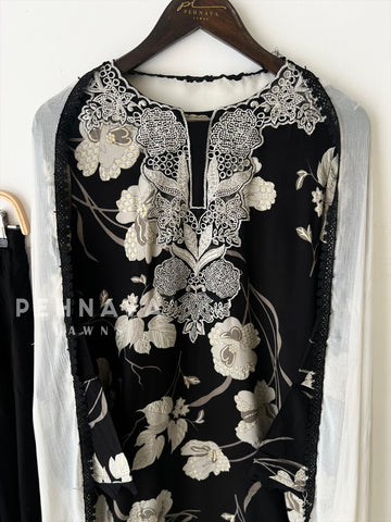 New Floral Embroidery Kurtha Suit