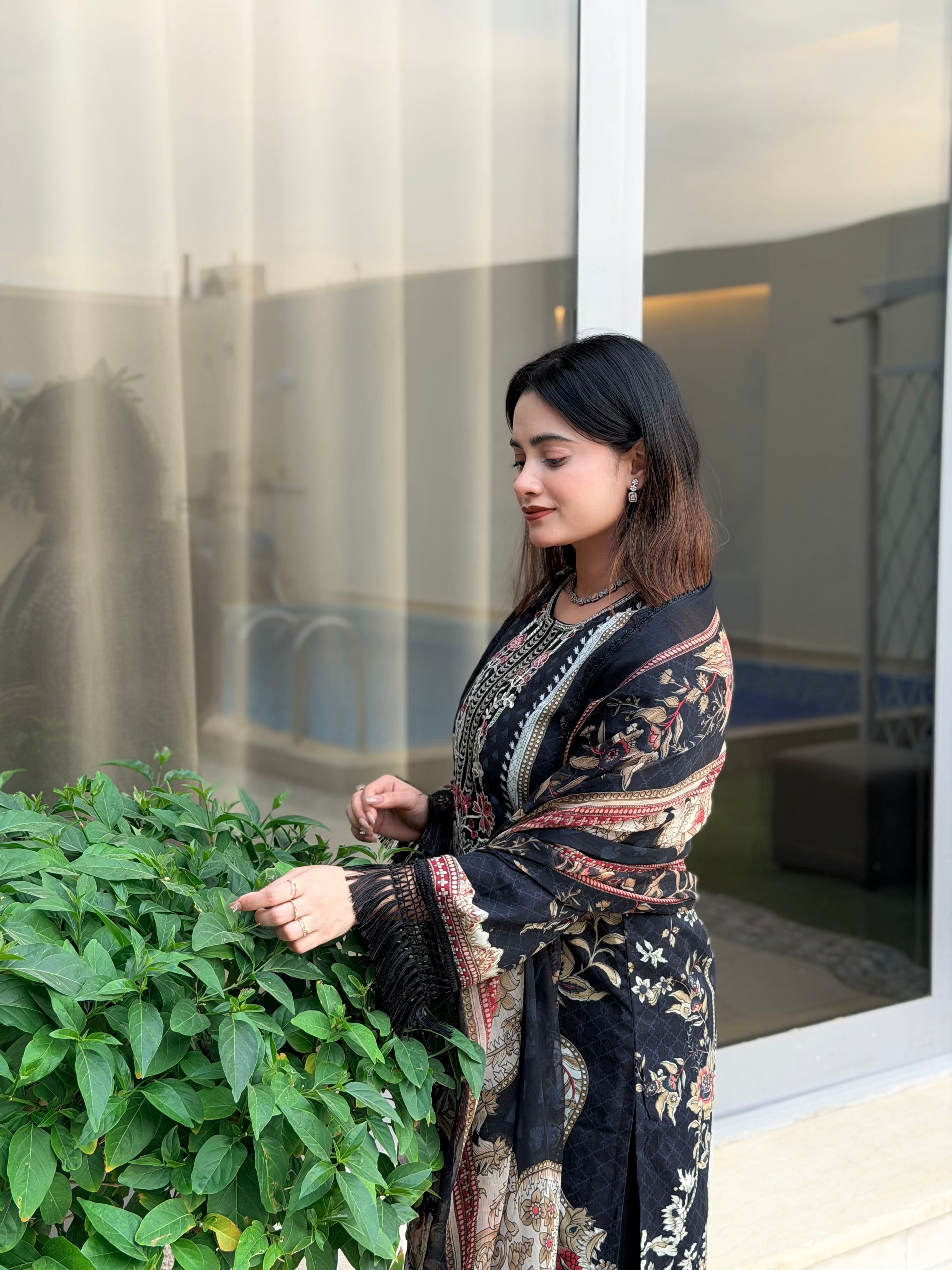 Black Lawn Suit with Printed Dupatta-Chiffon/Cotton