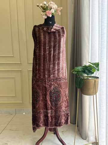 Premium Velvet Unstitched Suit-4