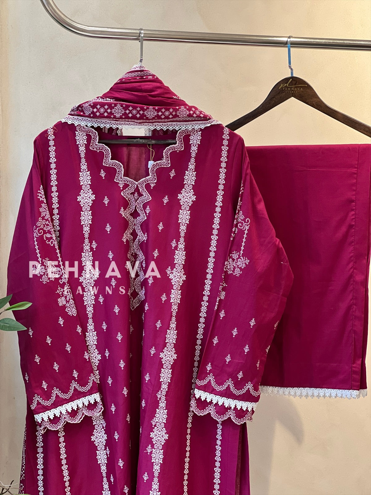 Luxurious trendy pure lawn