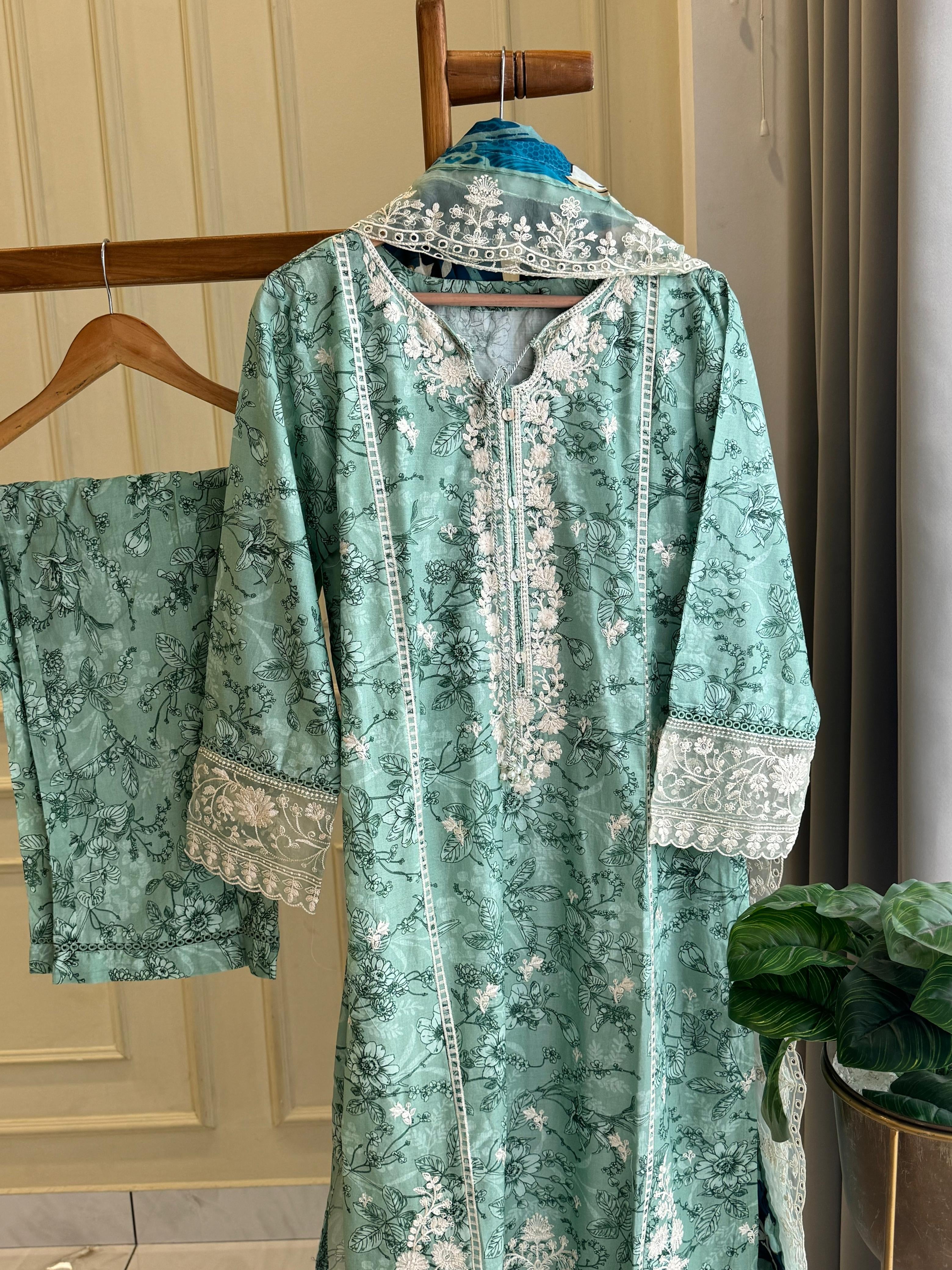 Premium Hand Embroidery Lawn Suit-1
