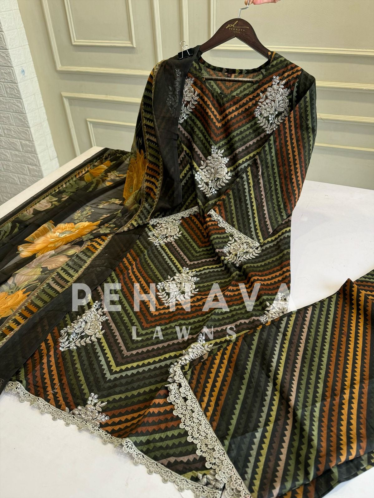 Chevron Lawn Suit with Printed Dupatta-Chiffon/Cotton