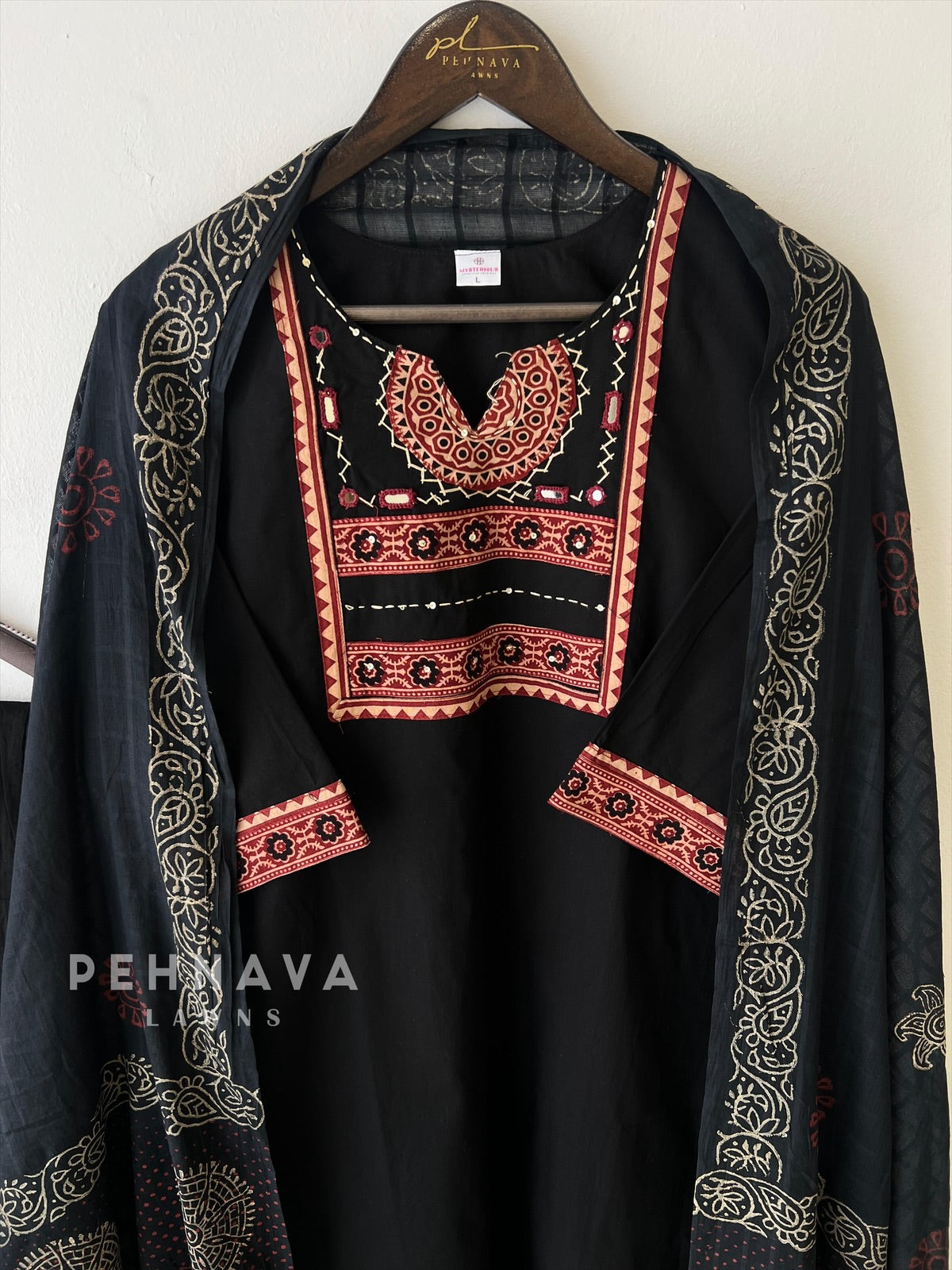 Classic Print Cotton Suit-15767 - Pehnava Lawns