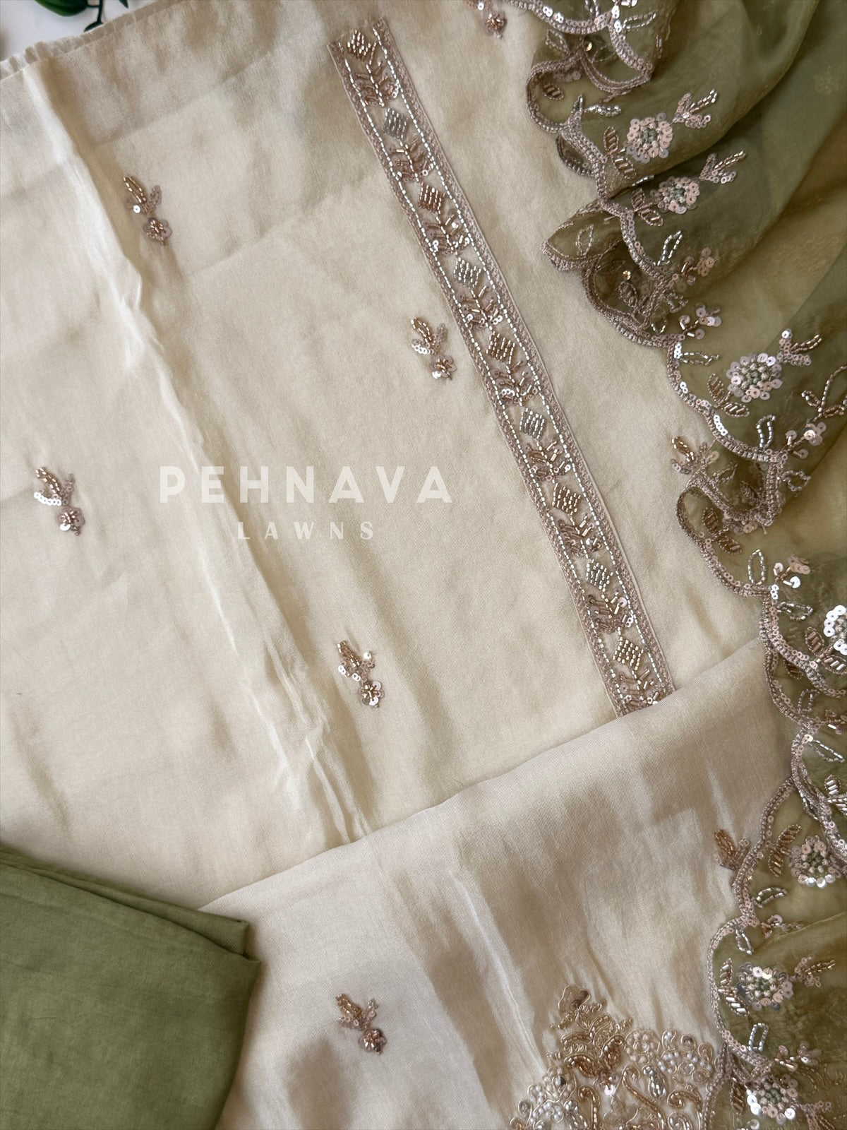 Tissue Handworked Unstitched Suit BDF96
