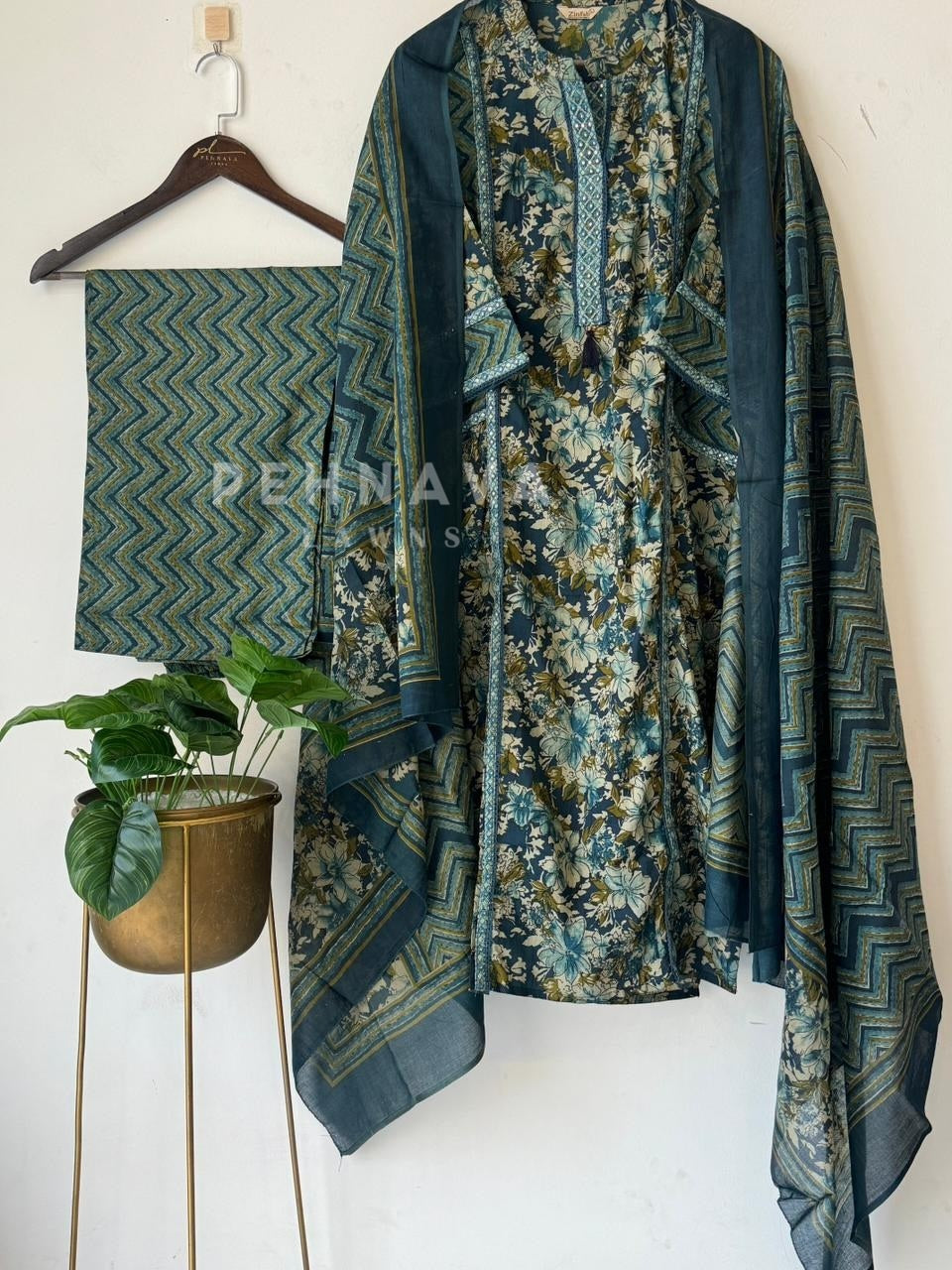 Floral Suit Set-18252 - Pehnava Lawns