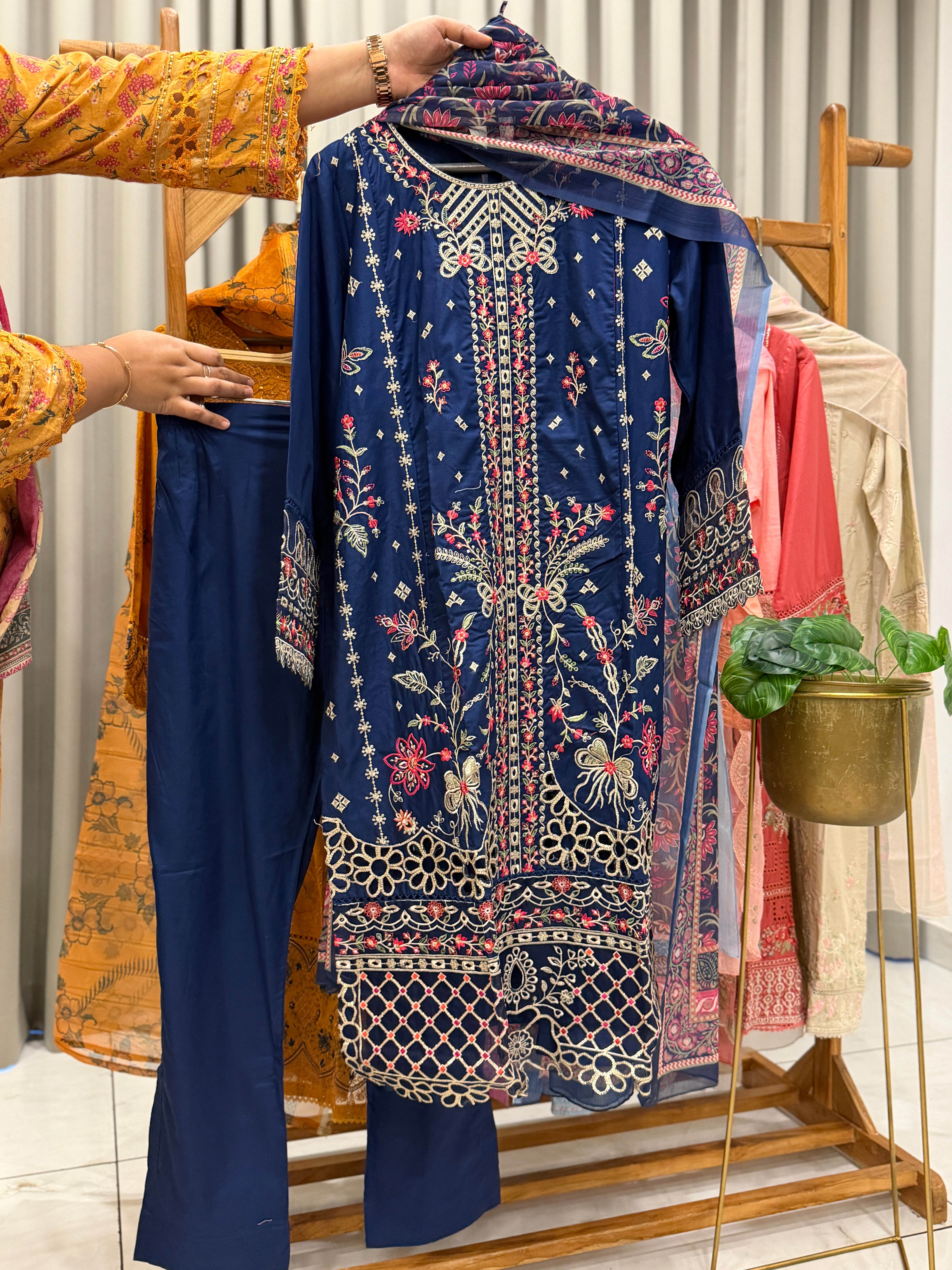 Binsaeed Pakistani Embroidered lawn Suit