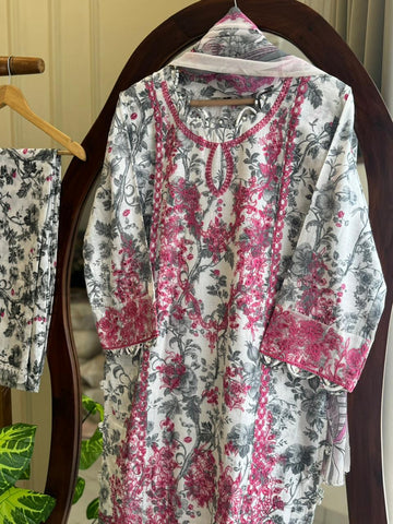 Traditional Embroidery Detailed Suit-7