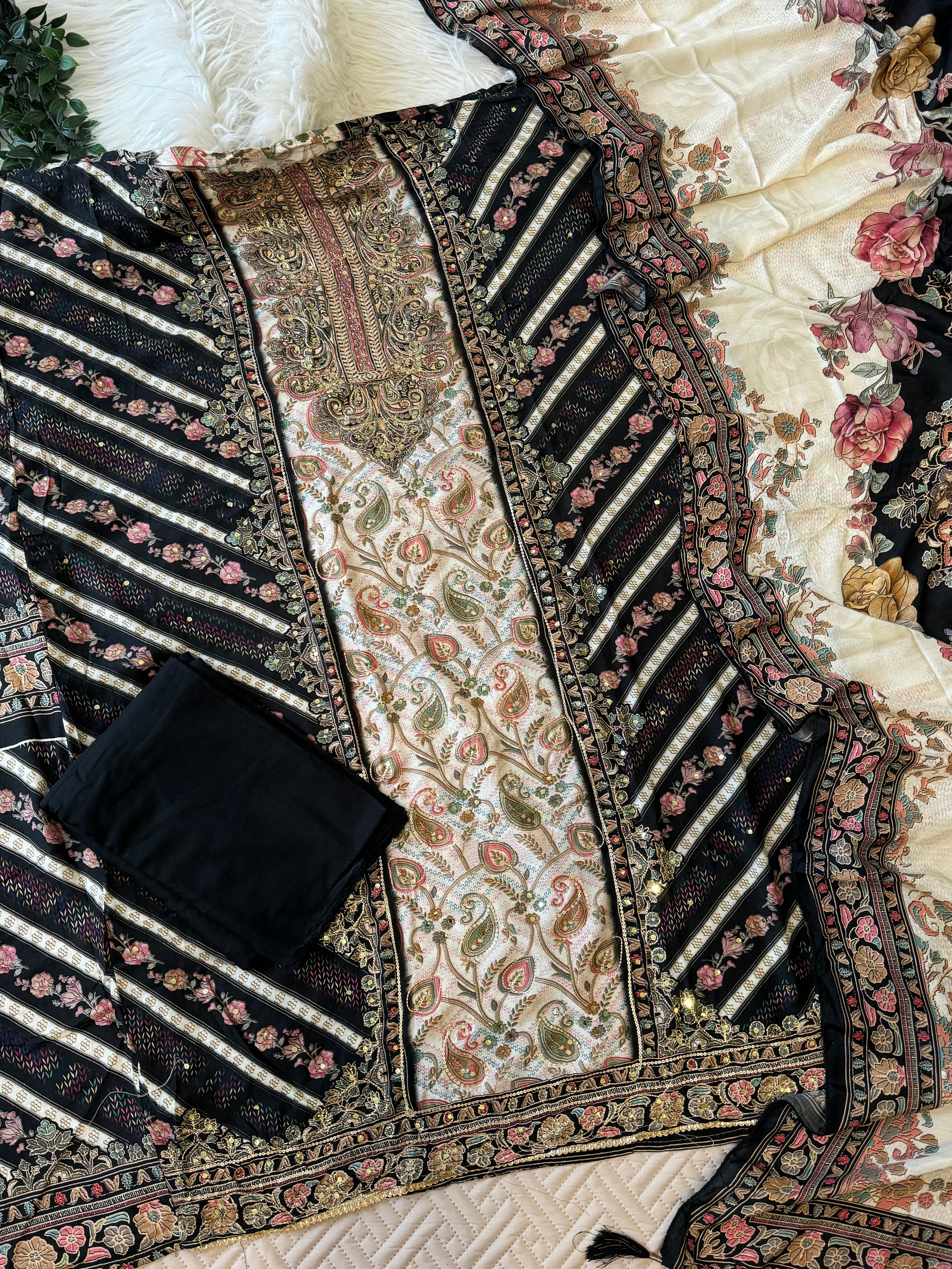 Pure muslin with detailings  and muslin Dupatta-122