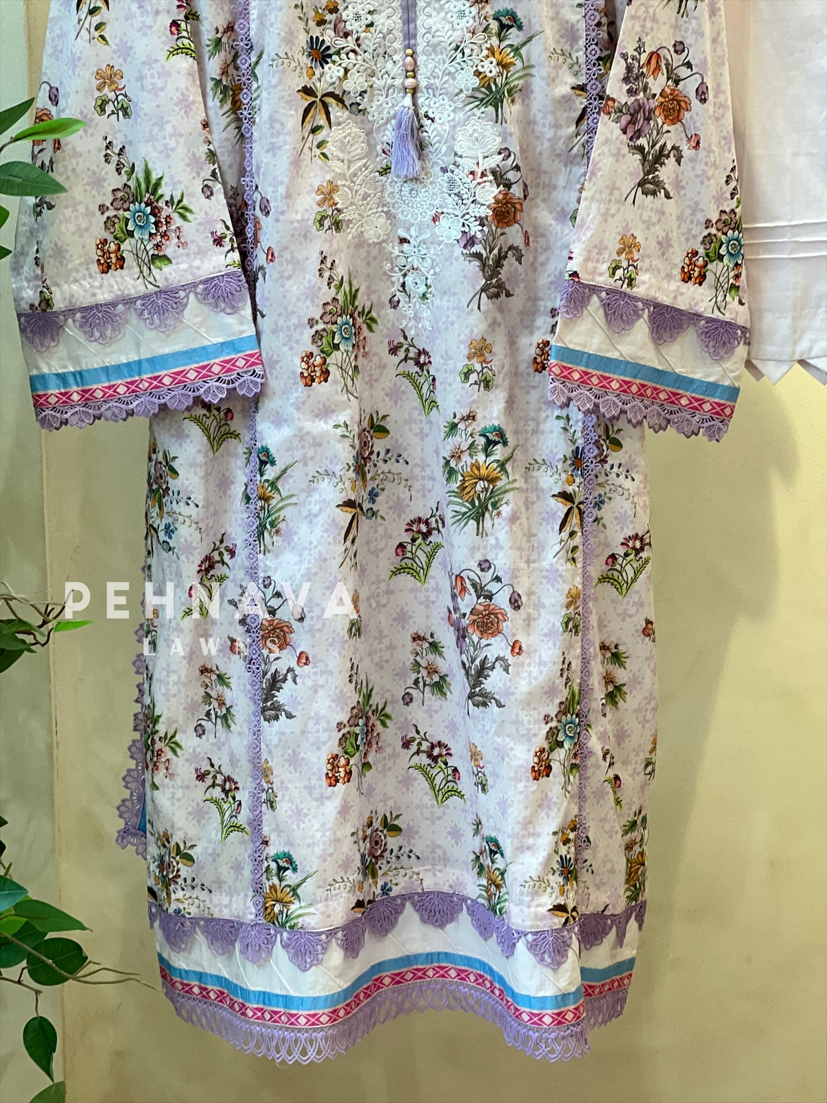 Luxurious trendy pure lawn