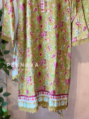 Luxurious trendy pure lawn