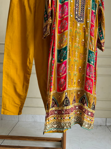 Crepe Hand detailed suit -yellow 124